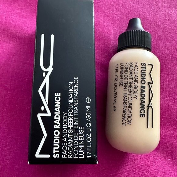 Mac STUDIO RADIANCE FACE AND BODY RADIANT SHEER FOUNDATION 50ML / 1.7 US FLOZ C2 - Picture 12 of 13